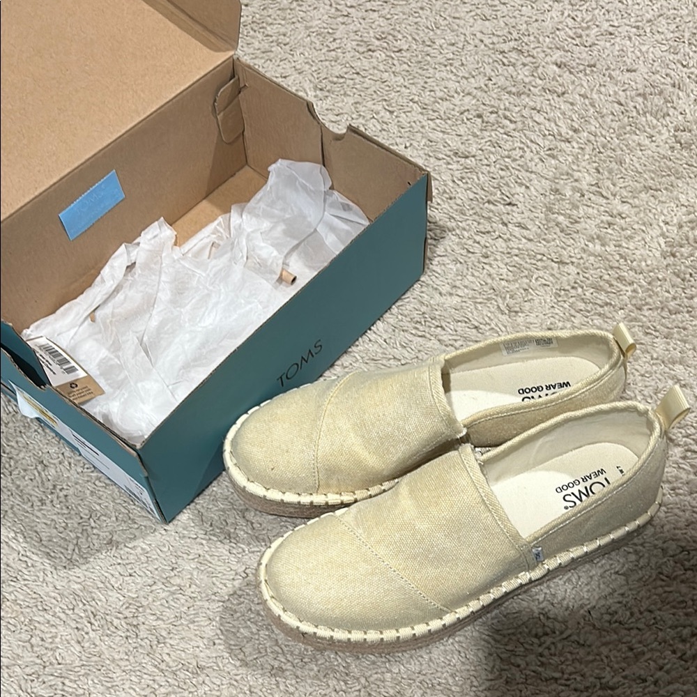 TOMS Women's Cream Moccasins